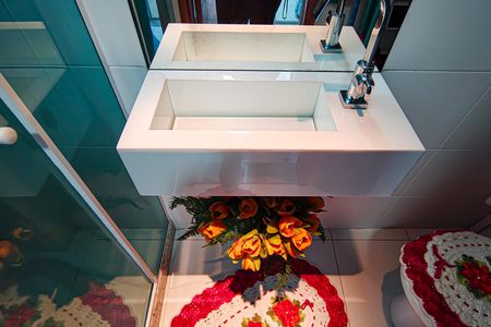 Casa de condomínio à venda com 177m², 4 quartos e 3 vagasBanheiro de Serviço