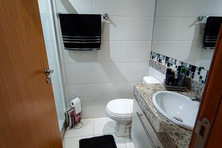 Casa de condomínio à venda com 177m², 4 quartos e 3 vagasBanheiro da Suíte 2