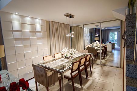 Casa de condomínio à venda com 177m², 4 quartos e 3 vagasSala