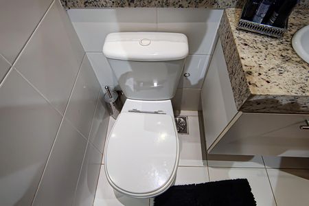 Casa de condomínio à venda com 177m², 4 quartos e 3 vagasBanheiro da Suíte 2