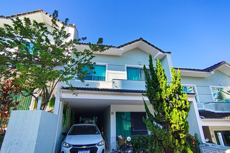 Casa de condomínio à venda com 177m², 4 quartos e 3 vagasFachada