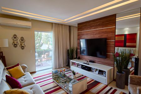 Casa de condomínio à venda com 177m², 4 quartos e 3 vagasSala