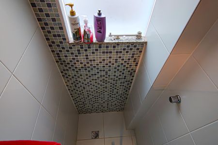 Casa de condomínio à venda com 177m², 4 quartos e 3 vagasBanheiro de Serviço