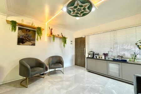 Casa à venda com 340m², 4 quartos e 2 vagasSala