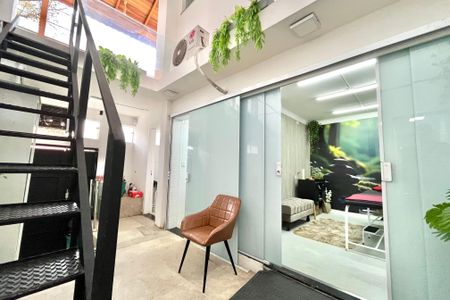 Casa à venda com 340m², 4 quartos e 2 vagas Casa à venda com 340m², 4 quartos e 2 vagasÁrea externa