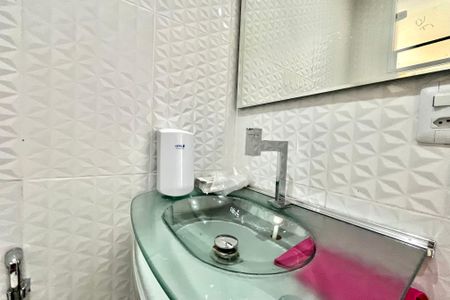 Casa à venda com 340m², 4 quartos e 2 vagas Casa à venda com 340m², 4 quartos e 2 vagasEdícula