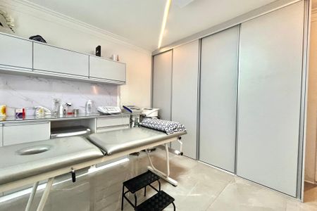 Casa à venda com 340m², 4 quartos e 2 vagas Casa à venda com 340m², 4 quartos e 2 vagasQuarto 1