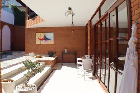 Casa para alugar com 406m², 4 quartos e 4 vagas Casa para alugar com 406m², 4 quartos e 4 vagasÁrea comum