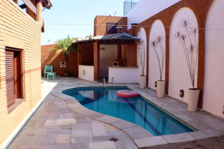 Casa para alugar com 406m², 4 quartos e 4 vagas Casa para alugar com 406m², 4 quartos e 4 vagasÁrea comum