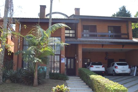 Casa para alugar com 406m², 4 quartos e 4 vagas Casa para alugar com 406m², 4 quartos e 4 vagasFachada