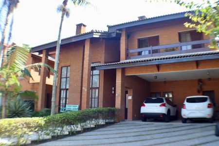 Casa para alugar com 406m², 4 quartos e 4 vagas Casa para alugar com 406m², 4 quartos e 4 vagasFachada