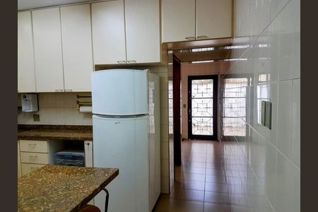 Casa à venda com 262m², 3 quartos e 6 vagas