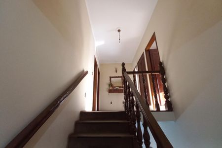 Casa à venda com 600m², 9 quartos e 4 vagas Casa à venda com 600m², 9 quartos e 4 vagasEscada