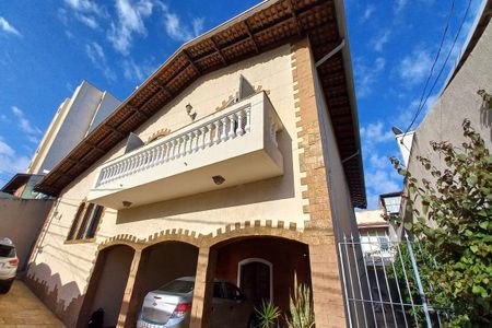 Casa à venda com 600m², 9 quartos e 4 vagas Casa à venda com 600m², 9 quartos e 4 vagasFachada do Prédio