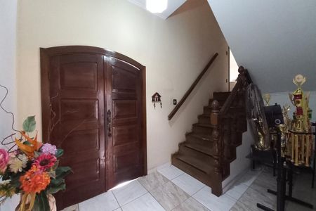 Casa à venda com 600m², 9 quartos e 4 vagas Casa à venda com 600m², 9 quartos e 4 vagasHall de Entrada