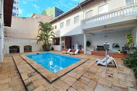 Casa à venda com 600m², 9 quartos e 4 vagas Casa à venda com 600m², 9 quartos e 4 vagasÁrea comum - Piscina