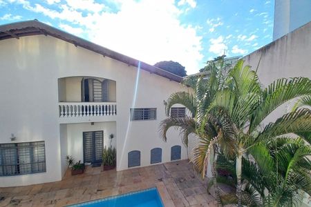 Casa à venda com 600m², 9 quartos e 4 vagas Casa à venda com 600m², 9 quartos e 4 vagasVista do Quarto 7