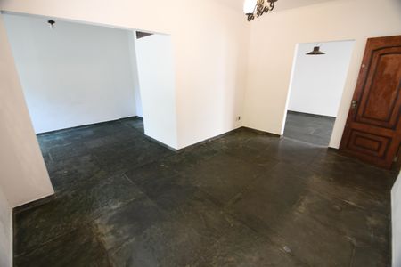 Casa à venda com 145m², 3 quartos e 2 vagasSala