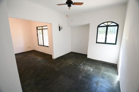 Casa à venda com 145m², 3 quartos e 2 vagasSala