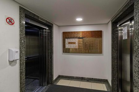 Apartamento à venda com 60m², 2 quartos e 1 vaga Apartamento à venda com 60m², 2 quartos e 1 vagaÁrea comum - Hall social