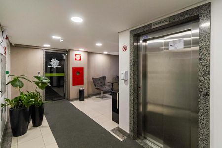 Apartamento à venda com 60m², 2 quartos e 1 vaga Apartamento à venda com 60m², 2 quartos e 1 vagaÁrea comum - Hall social