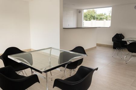 Apartamento para alugar com 50m², 2 quartos e 1 vaga Apartamento para alugar com 50m², 2 quartos e 1 vagaÁrea comum - Salão de festas