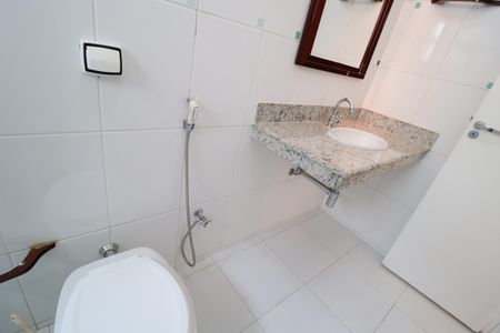 Casa para alugar com 420m², 4 quartos e 4 vagasBanheiro Social