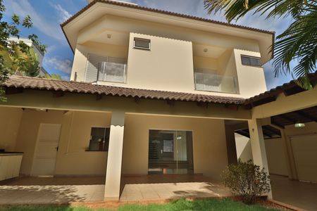 Casa para alugar com 420m², 4 quartos e 4 vagasFachada
