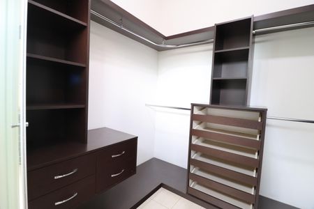 Casa para alugar com 420m², 4 quartos e 4 vagas Closet Suíte 1