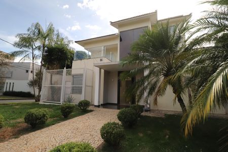 Casa para alugar com 420m², 4 quartos e 4 vagasFachada