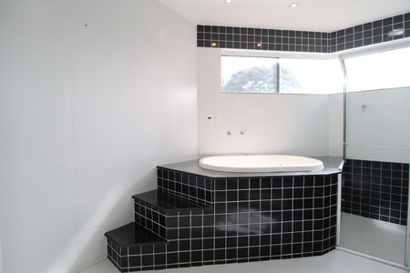 Casa para alugar com 420m², 4 quartos e 4 vagasBanheiro Suíte 1