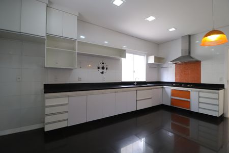 Casa para alugar com 420m², 4 quartos e 4 vagasCozinha