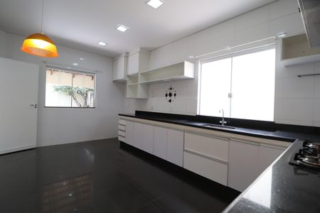 Casa para alugar com 420m², 4 quartos e 4 vagasCozinha
