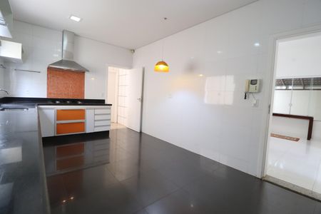 Casa para alugar com 420m², 4 quartos e 4 vagasCozinha