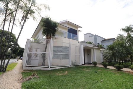 Casa para alugar com 420m², 4 quartos e 4 vagasFachada