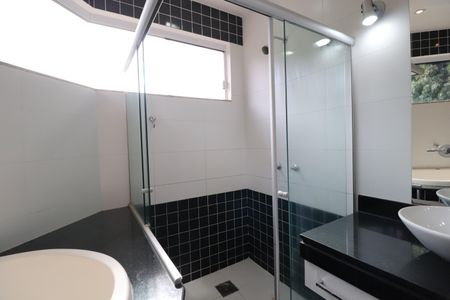 Casa para alugar com 420m², 4 quartos e 4 vagasBanheiro Suíte 1