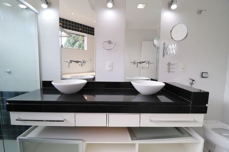 Casa para alugar com 420m², 4 quartos e 4 vagasBanheiro Suíte 1