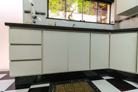Casa à venda com 250m², 3 quartos e 3 vagas Casa à venda com 250m², 3 quartos e 3 vagasCozinha