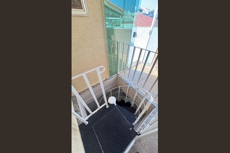 Apartamento à venda com 88m², 2 quartos e 1 vaga Apartamento à venda com 88m², 2 quartos e 1 vagaEscada