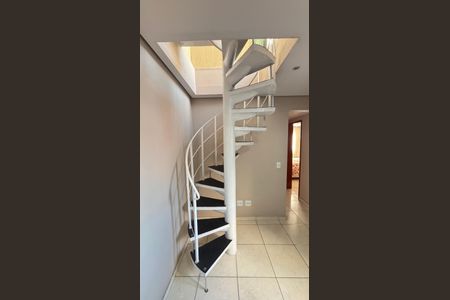 Apartamento à venda com 88m², 2 quartos e 1 vaga Apartamento à venda com 88m², 2 quartos e 1 vagaSala Escada