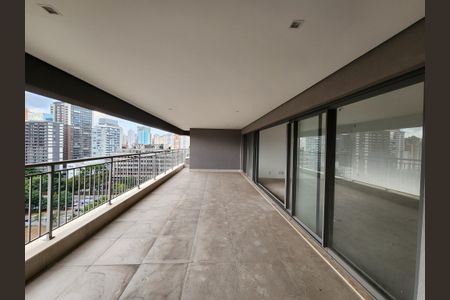 Apartamento para alugar com 245m², 5 quartos e 3 vagas Apartamento para alugar com 245m², 5 quartos e 3 vagasVaranda