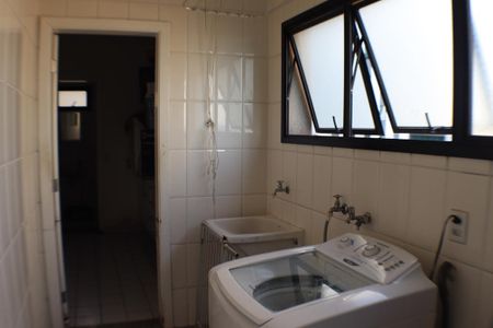 Apartamento à venda com 210m², 5 quartos e 3 vagas Apartamento à venda com 210m², 5 quartos e 3 vagasÁrea de Serviço