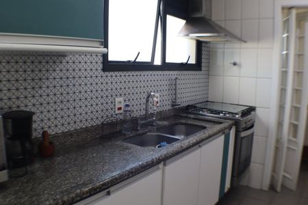 Apartamento à venda com 210m², 5 quartos e 3 vagas Apartamento à venda com 210m², 5 quartos e 3 vagasCozinha
