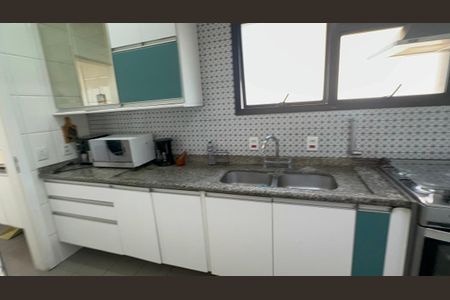 Apartamento à venda com 210m², 5 quartos e 3 vagas Apartamento à venda com 210m², 5 quartos e 3 vagasCozinha