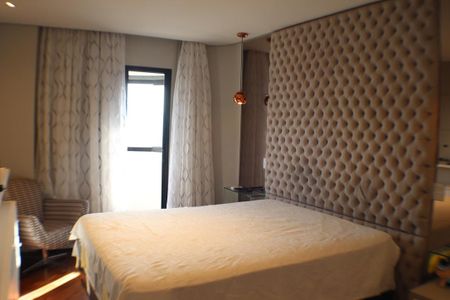 Apartamento à venda com 210m², 5 quartos e 3 vagas Apartamento à venda com 210m², 5 quartos e 3 vagasSuíte 1