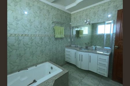 Casa para alugar com 421m², 5 quartos e 8 vagas Casa para alugar com 421m², 5 quartos e 8 vagasBanheiro da Suíte