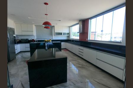 Casa para alugar com 421m², 5 quartos e 8 vagas Casa para alugar com 421m², 5 quartos e 8 vagasCozinha 2