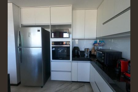 Casa para alugar com 421m², 5 quartos e 8 vagas Casa para alugar com 421m², 5 quartos e 8 vagasCozinha 2