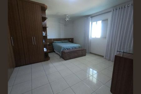 Casa para alugar com 421m², 5 quartos e 8 vagas Casa para alugar com 421m², 5 quartos e 8 vagasSuíte