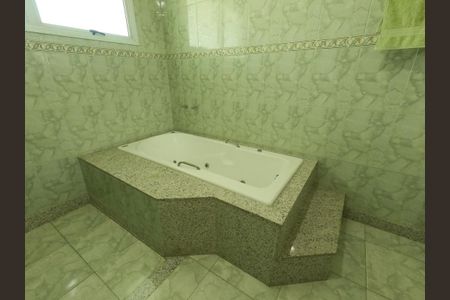 Casa para alugar com 421m², 5 quartos e 8 vagas Casa para alugar com 421m², 5 quartos e 8 vagasBanheiro da Suíte